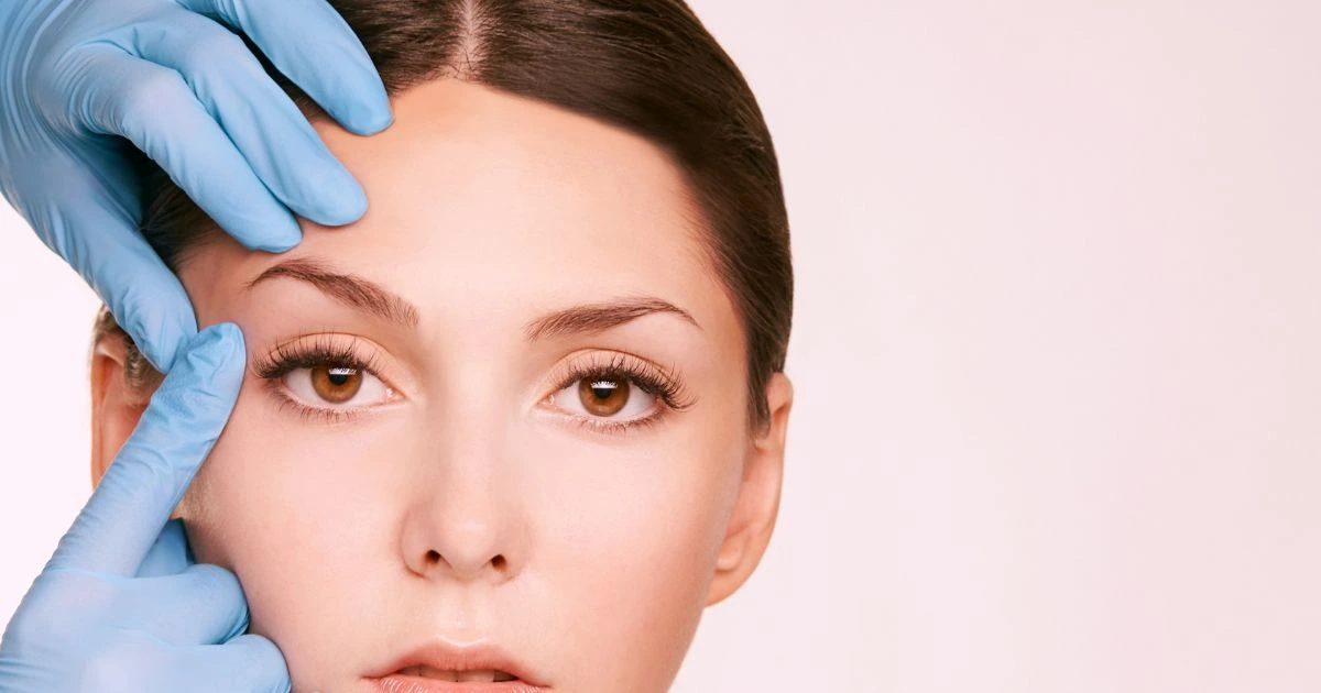 A trained aesthetician at La Vida Laser Institute performing Dermaplaning in San Antonio.